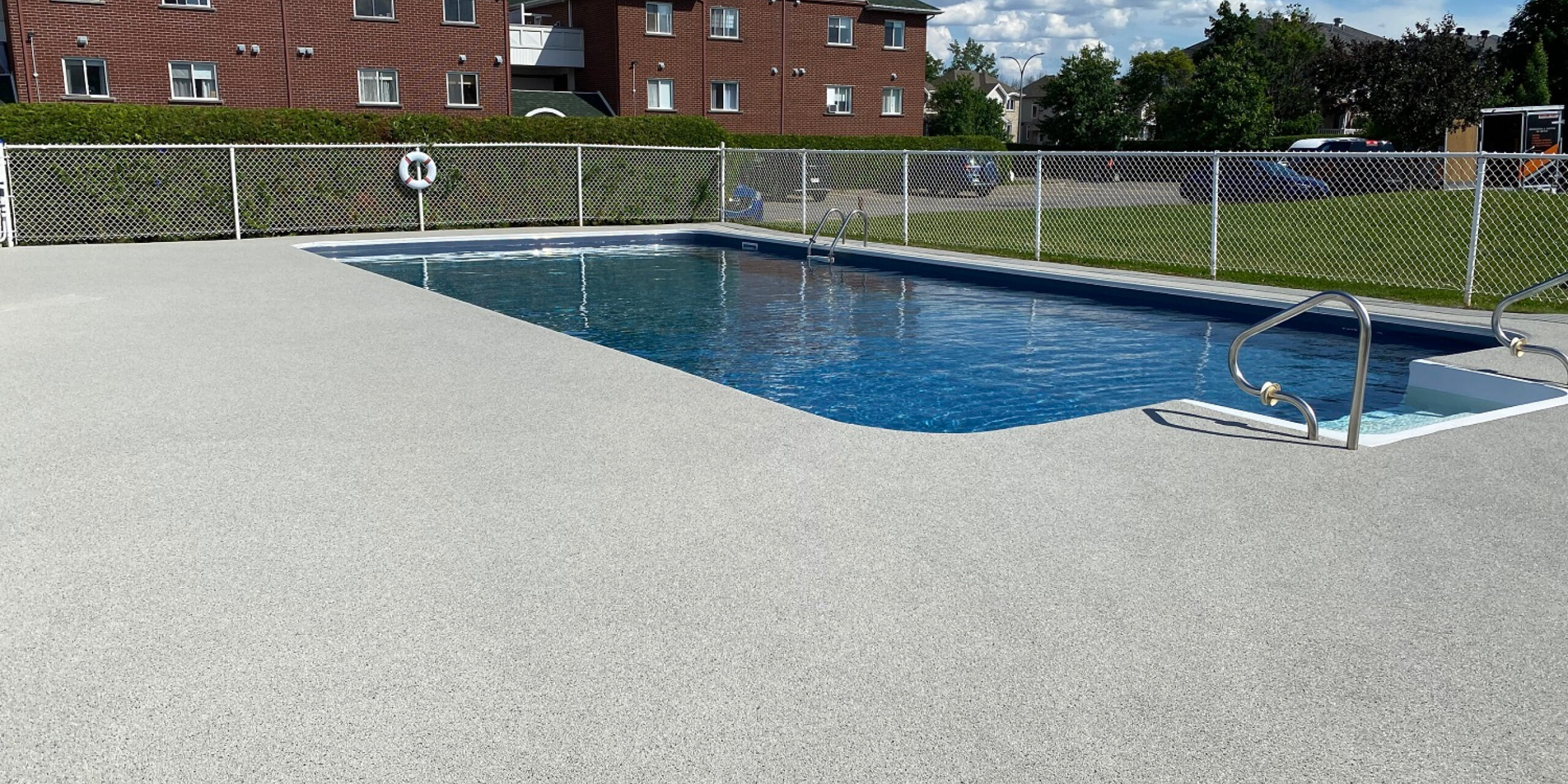 Contour de piscine en caoutchouc coulé à Mirabel