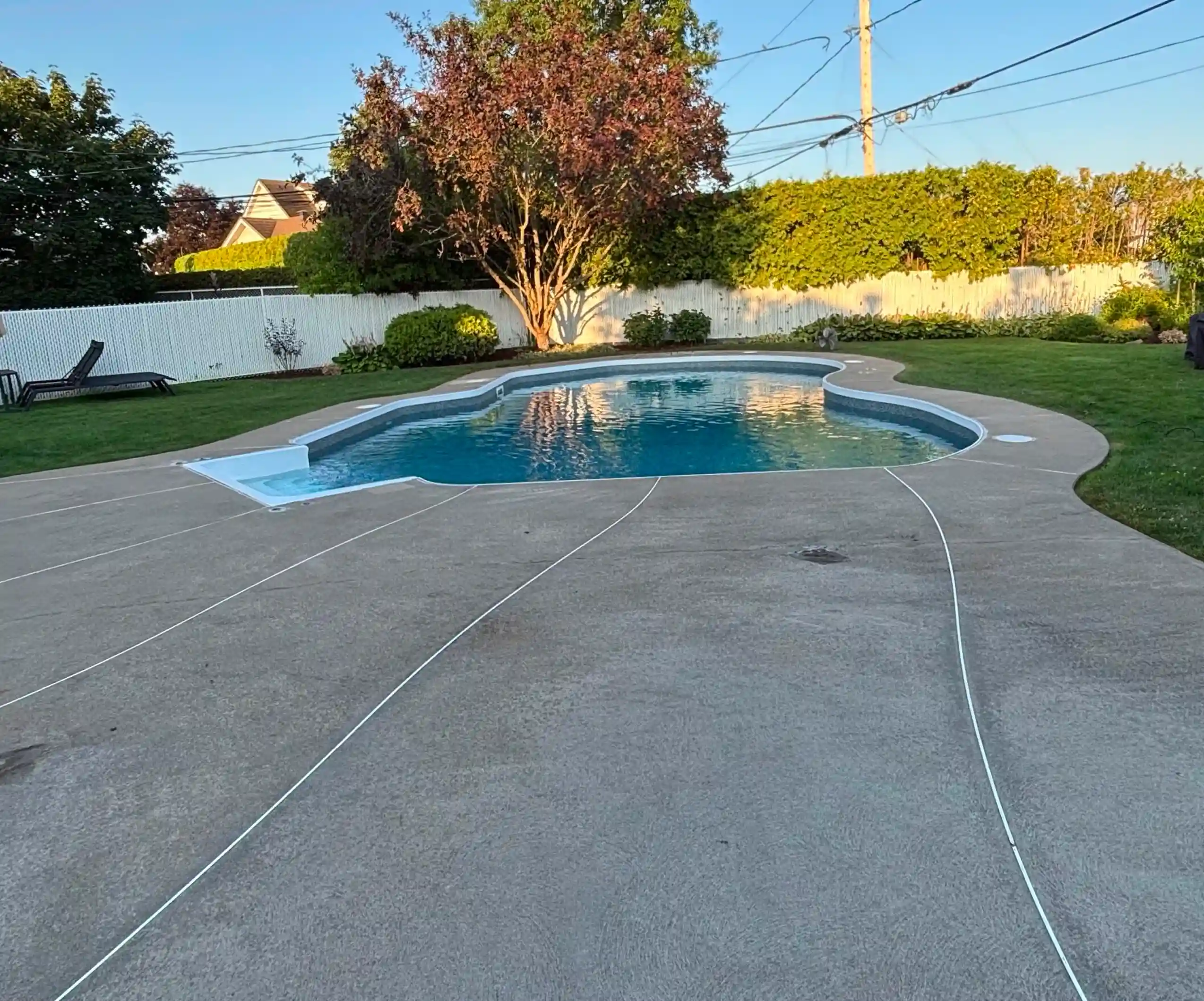 Contour de piscine en caoutchouc à Brossard